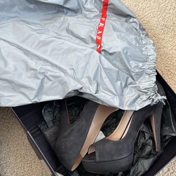 Gorgeous like new heels with dust bag and box sz 38.5 Prada - Picture 6 of 7